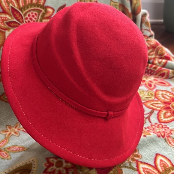 Vintage red wool hat - Picture 3 of 13
